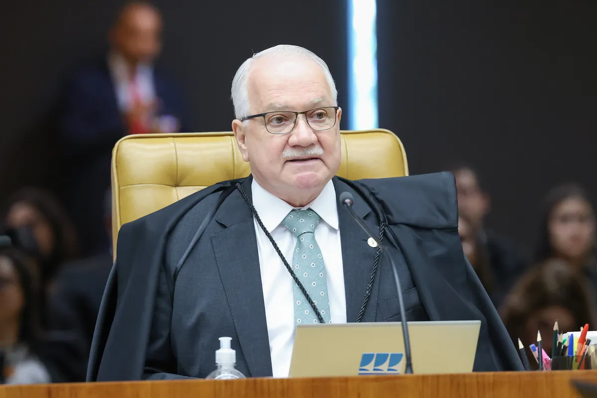 Sigilo do caso Master no STF gera críticas de especialista